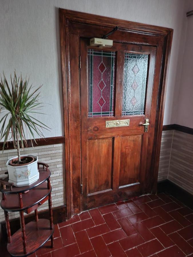 Ty Llew Hotel Llandysilio Exterior photo
