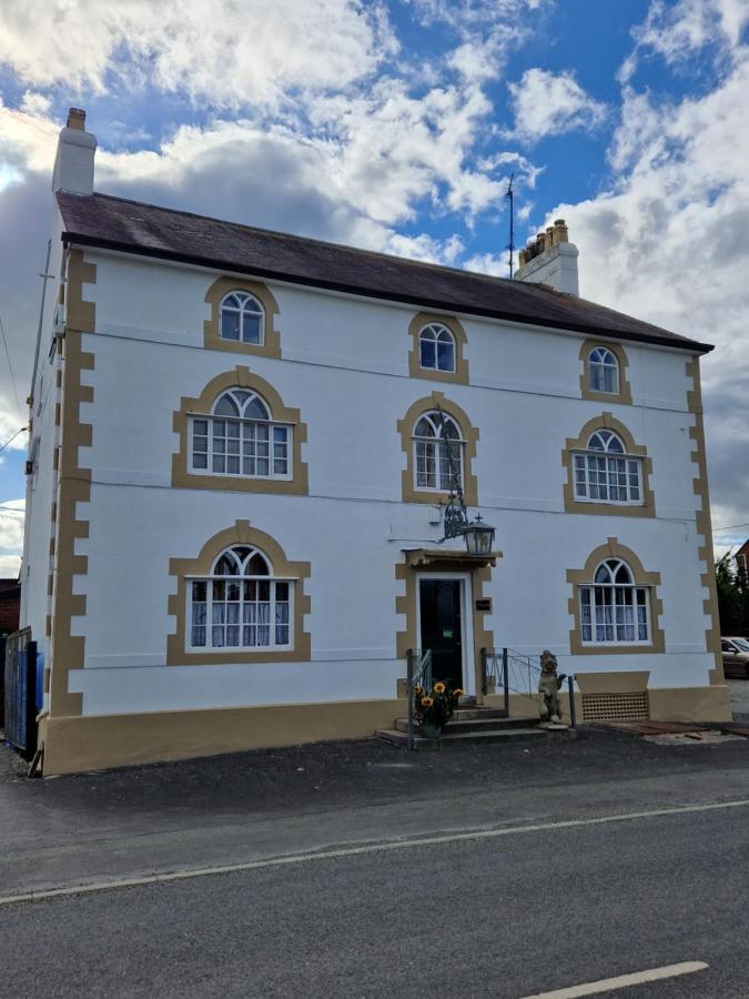 Ty Llew Hotel Llandysilio Exterior photo